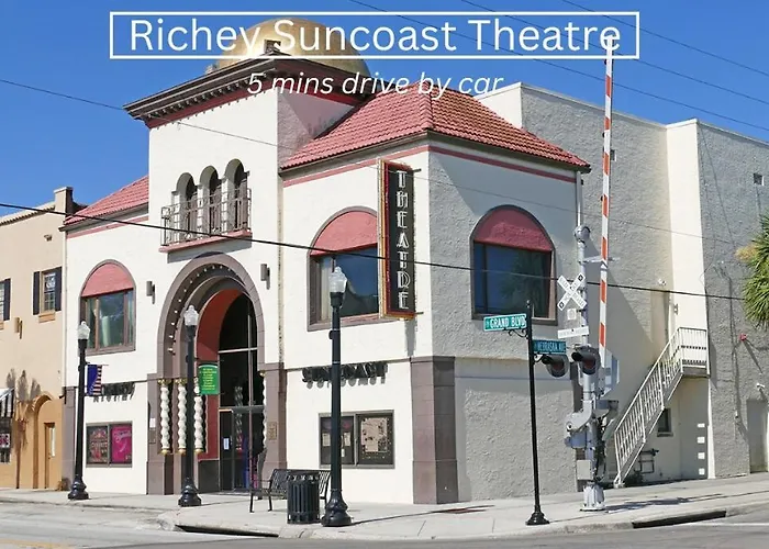 New Steps To Downtown - 7 Mins To Beach & Free Parking