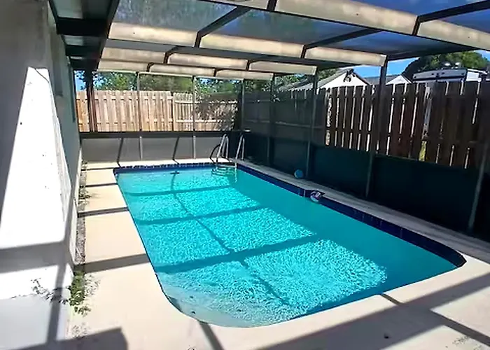 Downtown Private Pool Oasis In Sunshine State